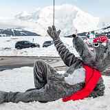 Photo avec Tilou, la mascotte de Combloux