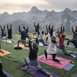 Morning Yoga au sommet du mont Lachat