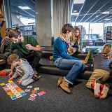 À petits petons, à pas de géant : des jeux et histoires pour grandir ensemble !