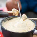 Cours de cuisine avec Sylvain Bel,  champion de France de fondue savoyarde