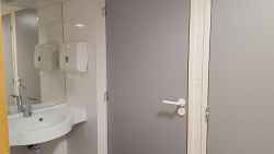 Toilettes publiques maison du tourisme au village