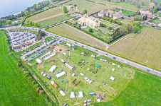 Face au château de Ripaille