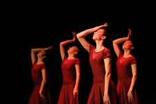 Tutus, pailettes et silence