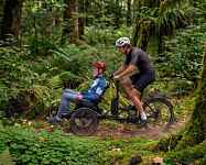 Présentation des vélos adaptés et fauteuils tout terrain