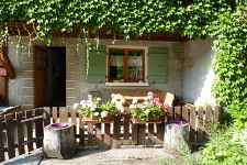 Appartement dans maison - 90m² - 3 chambres - Birraux Mireille