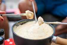 Cours de cuisine avec Sylvain Bel,  champion de France de fondue savoyarde
