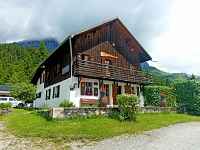 Le refuge du Chatelet d'Ayères par le Lac Vert