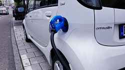 Borne de recharge pour véhicules électriques - parc de la Chataigneraie