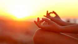 Yoga au lever du jour