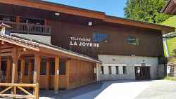 Coin change bébé au départ des télécabines