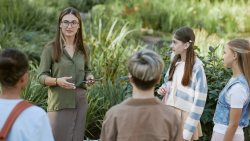 Visite guidée - Exposition " Dans mon jardin, il y a ... "