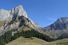 sentier pédestre : la Tête de Lassy (1653 m) depuis Véran